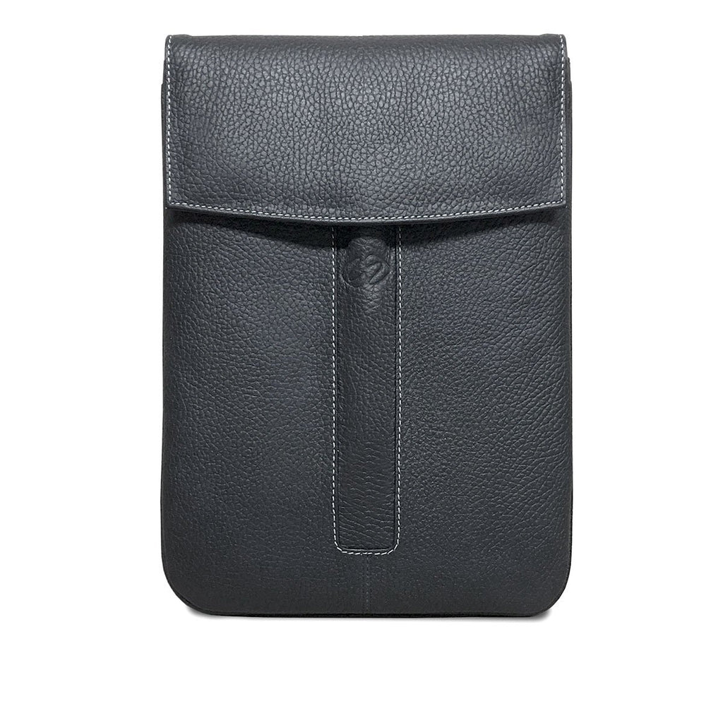 Swatch-Black Front view of the MacCase leather iPad Sleeve